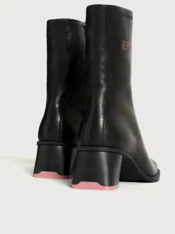 DATE SCHWARZE STIEFELETTE MIT ABSATZ